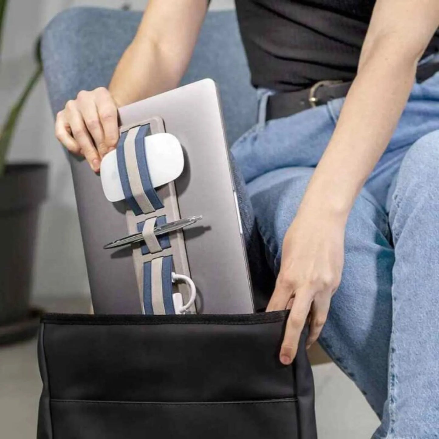 ORGANIZADOR DE CABLES Y ACCESORIOS